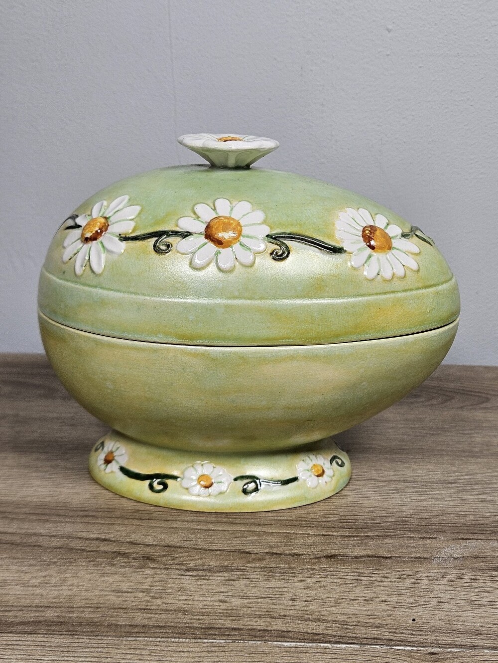 Holland Mold Daisy Covered Ceramic Trinket Box Green Hand Painted Vintage